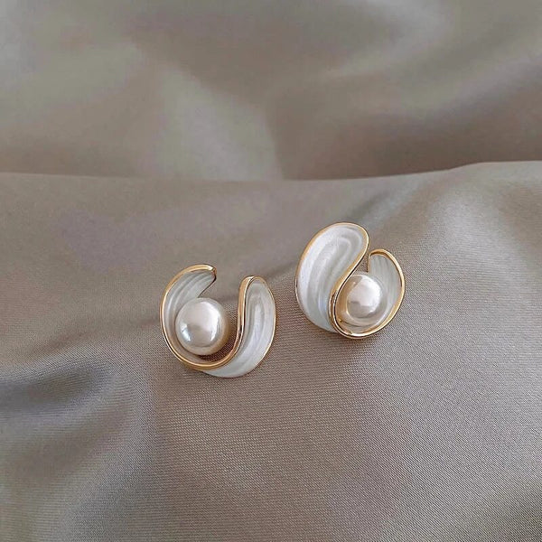 Hazel - Gold Earrings Featuring Luxurious White Opals and Pearls