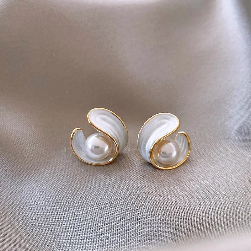 Hazel - Gold Earrings Featuring Luxurious White Opals and Pearls