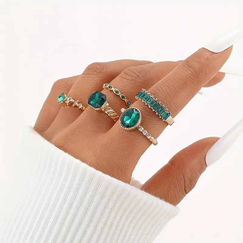 Zarina - Elegant Emerald Ring Set in Gold