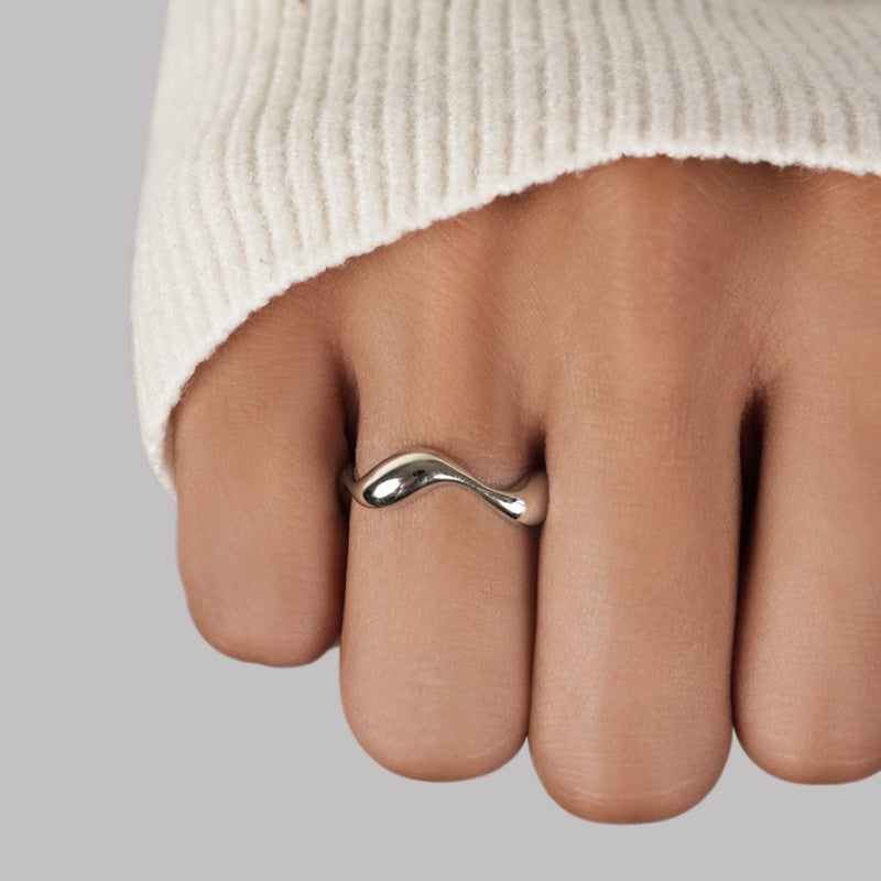 Elle - Adjustable Silver Wave Ring