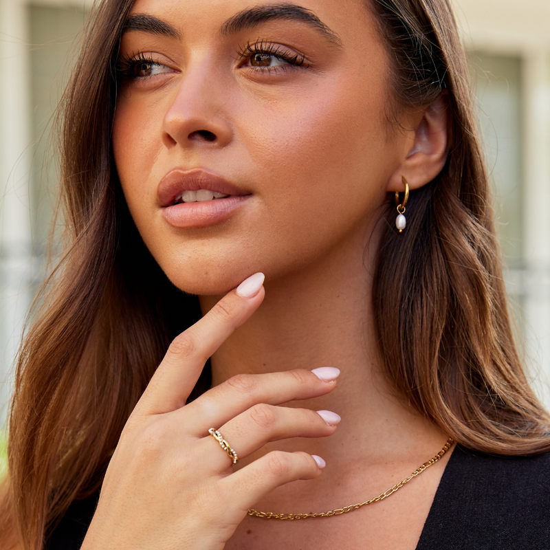 Bella - Elegant Freshwater Pearl Earrings