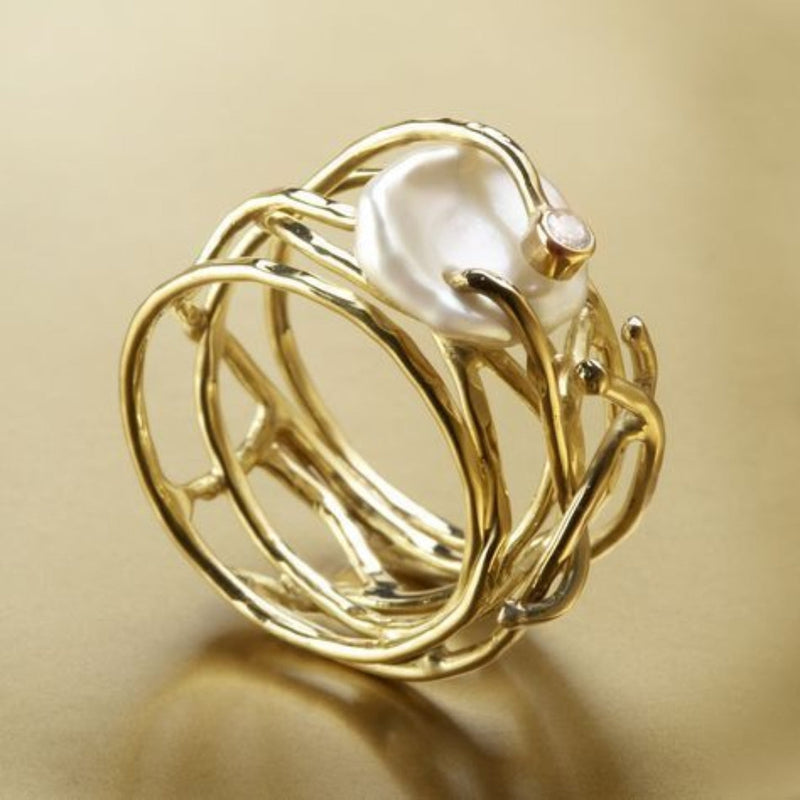 Samira Delicate Golden Pearl Ring