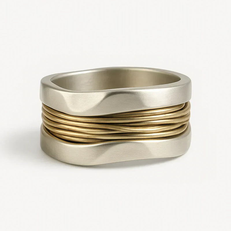 Evalora - Ring with Silver and Gold Threads