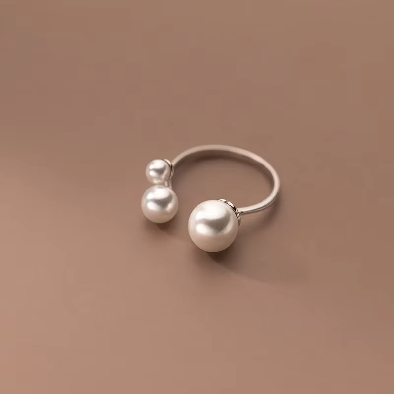 Thalienne - Adjustable Triple Freshwater Pearl Ring