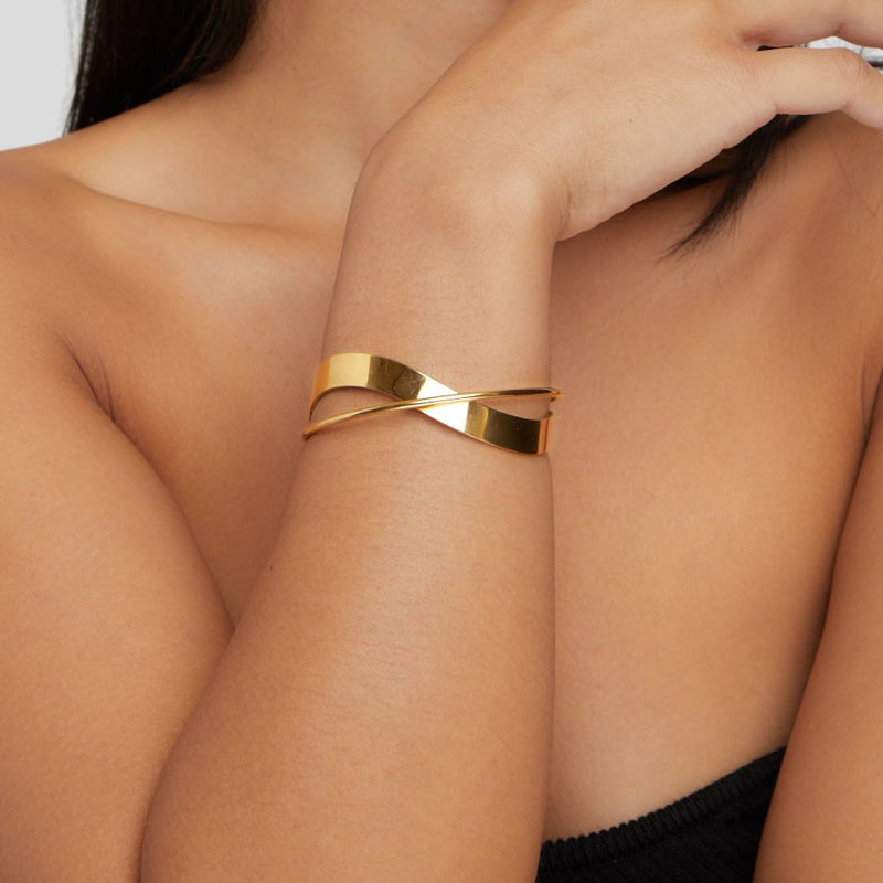 Clara - Distinctive Gold Bangle by Eve